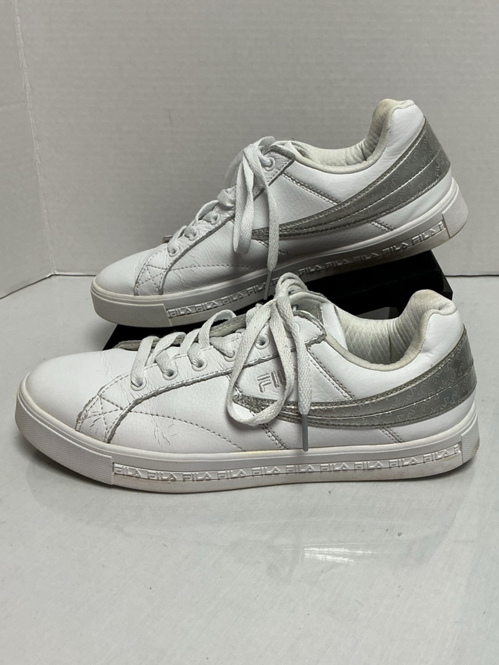 FILA Quilted Low-Top Sneakers White Metallic Silver Women’s Size 9.5 Lace-Up